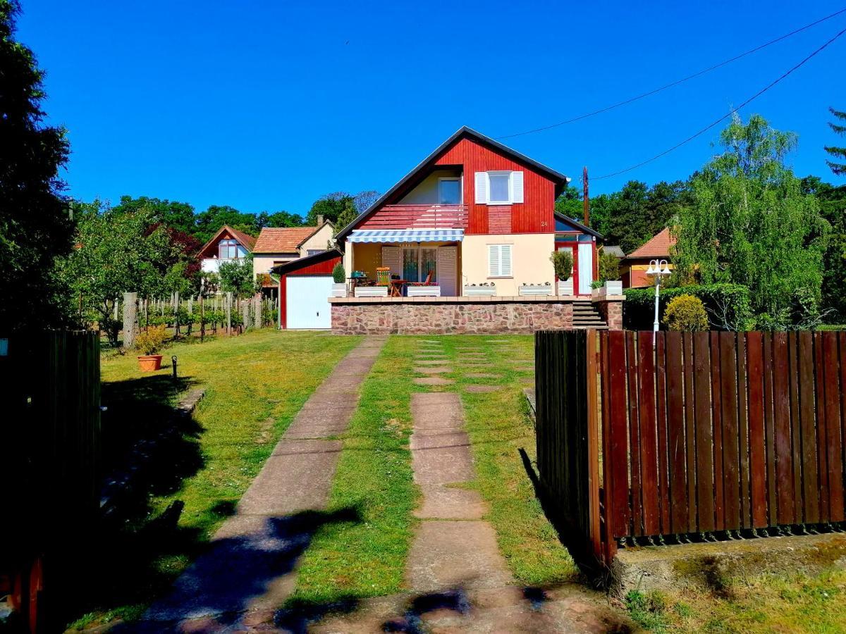 Villa Felicia Balatonszepezd Exteriör bild